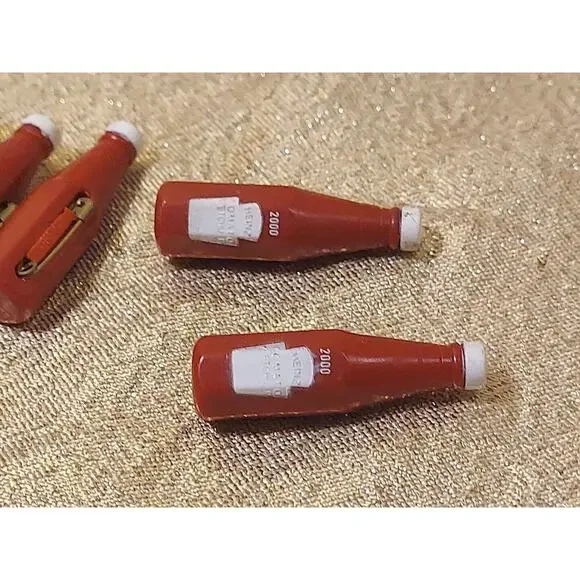 5 Vintage 2000 Heinz Ketchup Advertising Bottle Brooch Pin Red Safety Pin READ - Picture 6 of 8